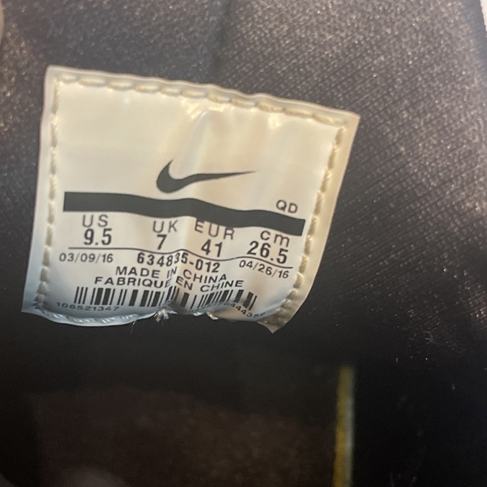 Black Nike Women's Athletic Sneakers - Classic All-Black Design - Picture 9 of 9